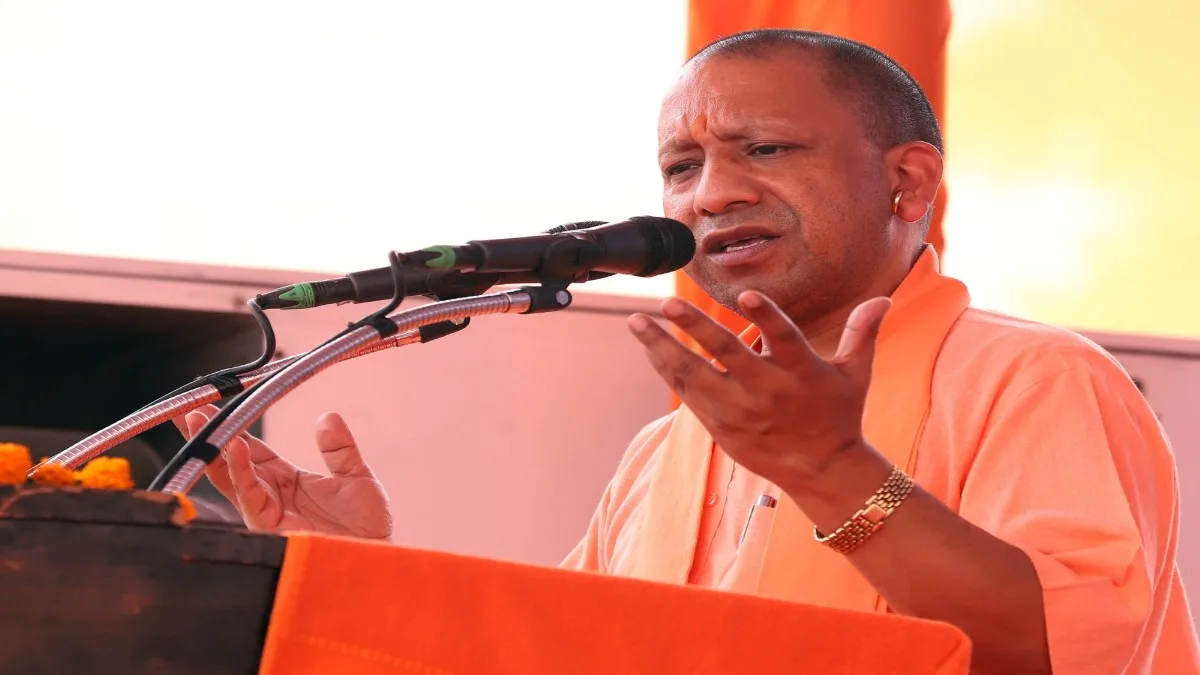 यूपी: खाने-पीने की वस्तुओं में मिलावट पर Yogi सरकार का कड़ा कदम, दुकानों पर मालिक और मैनेजर का नाम अनिवार्य
