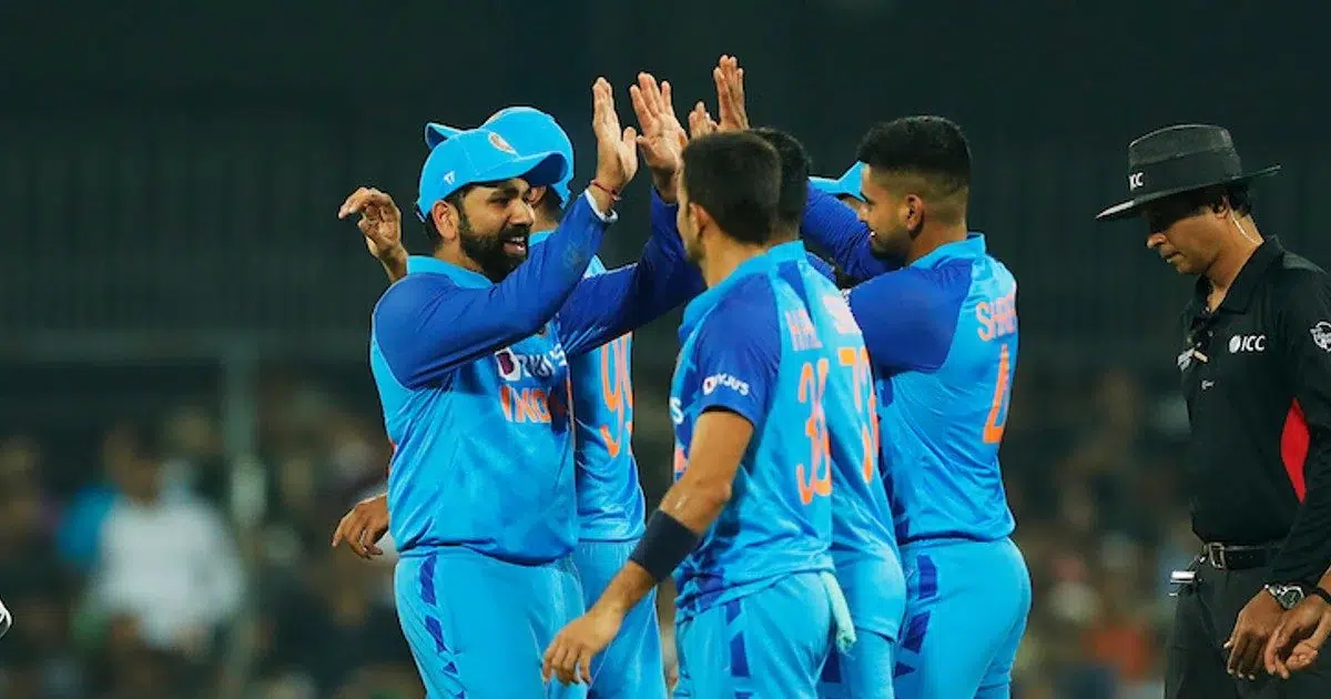 IND vs BAN: “गंभीर ने दी प्लेइंग-11 का संकेत, सरफराज और जुरेल को इंतजार, तीन स्पिनर्स खेलने की संभावना”