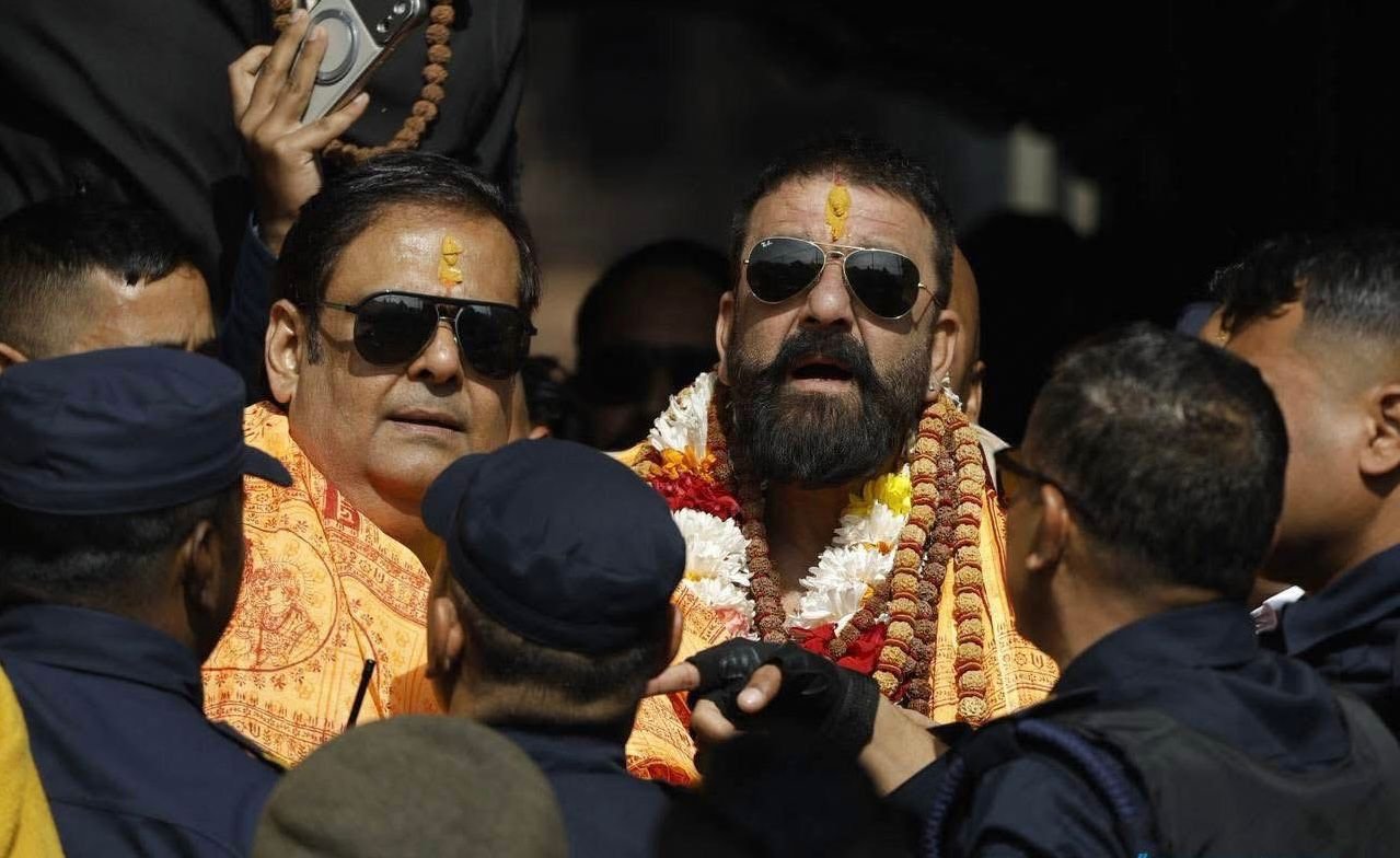 काठमांडू में संजय दत्त का भव्य स्वागत, राहुल मित्रा के साथ पशुपतिनाथ मंदिर में की विशेष पूजा.