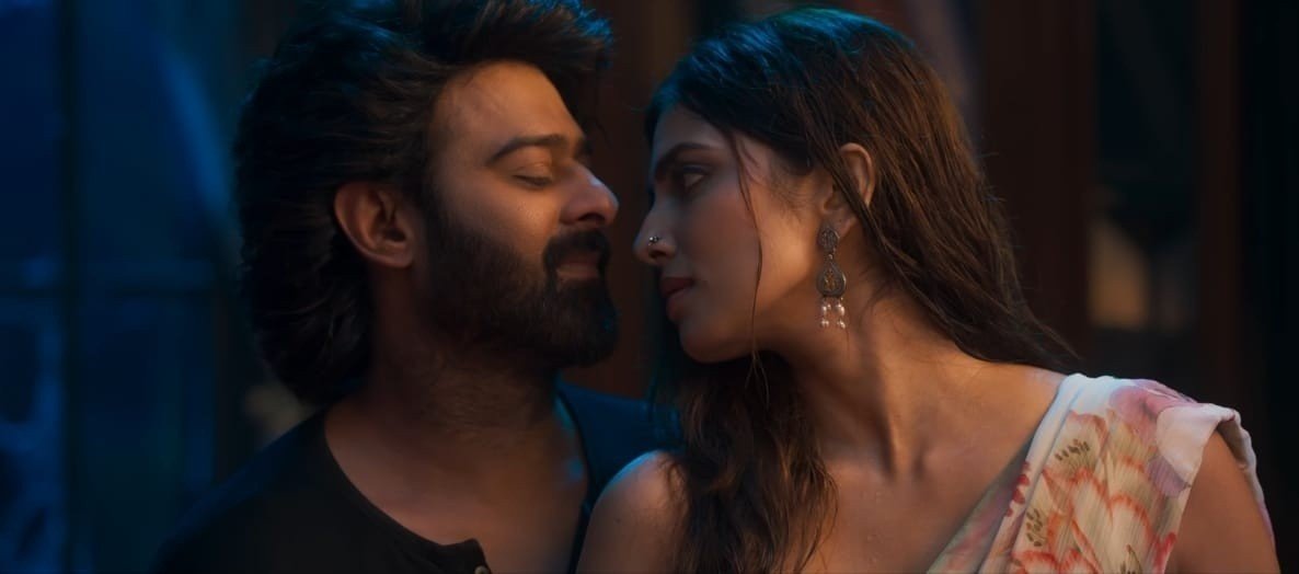 द राजा साहब: हॉरर, कॉमेडी और पारिवारिक भावनाओं का मनोरंजक संगम, रेटिंग: ★★★☆ (3.5/5)