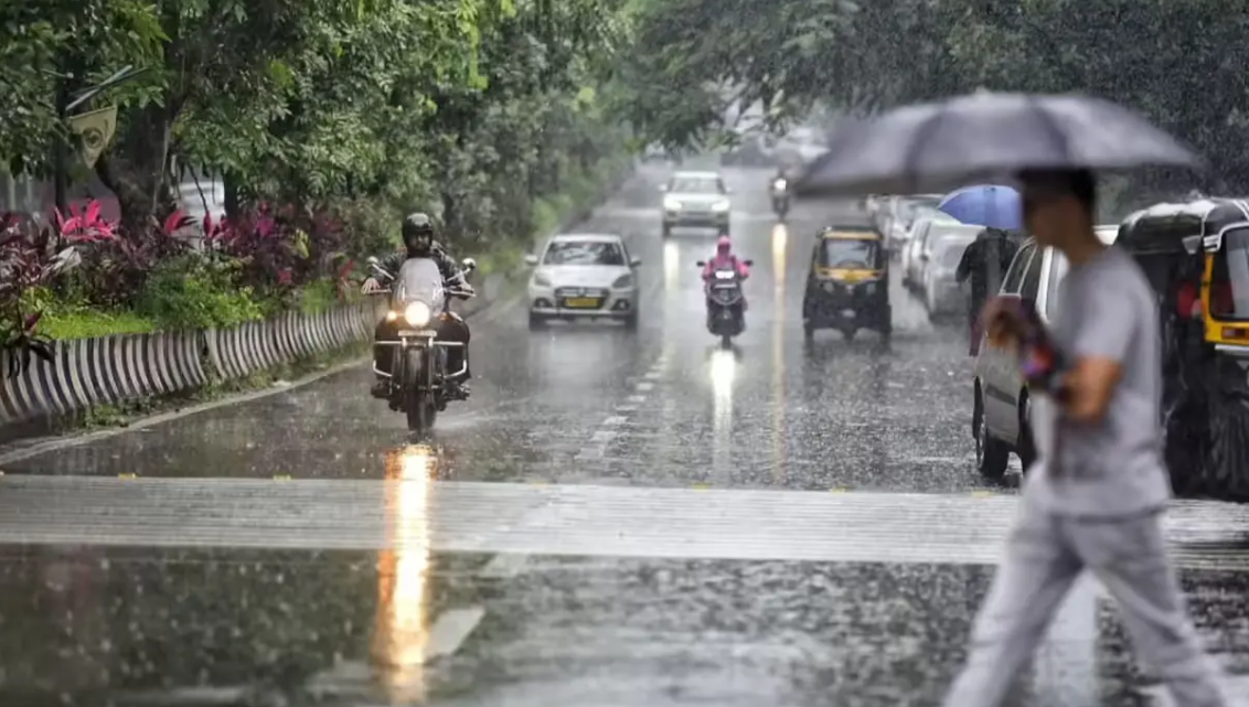 देशभर में अगले कुछ दिन रहेगा भारी बारिश, तेज हवाओं समेत भीषण लू का दौर
