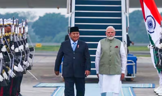 तीन देशों के दौरे पर पीएम मोदी, इंडोनेशिया पहुंचते ही एक्ट ईस्ट नीति को मिली नई रफ्तार