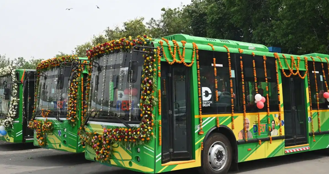 दिल्ली को 300 नई इलेक्ट्रिक बसें मिलीं, अमित शाह ने किया शुभारंभ, नरेला में बनेगी हाई सिक्योरिटी जेल
