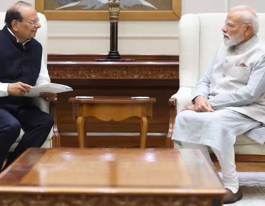 लद्दाख में पर्यटन का बूम! 6 महीने में पहुंचे 2.25 लाख से ज्यादा पर्यटक, विदेशी सैलानियों की संख्या लगभग दोगुनी