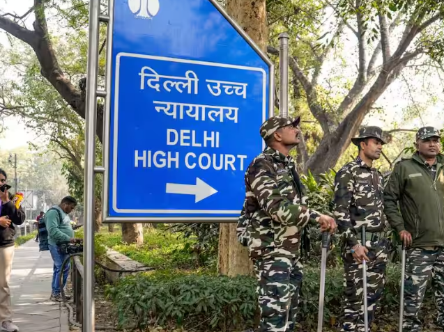 दिल्ली हाईकोर्ट की पत्रकारिता पर बड़ी टिप्पणी, कहा- सिर्फ मोबाइल और माइक से कोई पत्रकार नहीं बन जाता