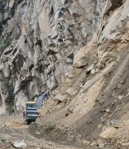 उत्तराखंड के पिथौरागढ़ में कैलास मानसरोवर यात्रा मार्ग दूसरे दिन भी बंद, भूस्खलन से कई यात्री फंसे