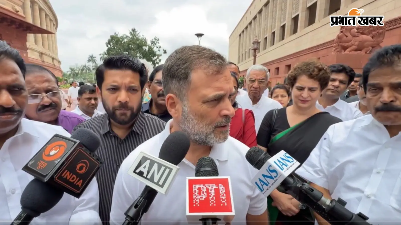 राहुल गांधी का पेपर लीक मामले पर सरकार पर हमला: बोले- छात्रों की आवाज दबाई जा रही, जवाबदेही तय हो.