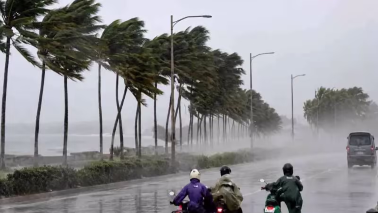 यूपी-बिहार समेत 19 राज्यों में भारी बारिश और तूफान का अलर्ट, 80 KM/H की रफ्तार से चलेंगी हवाएं