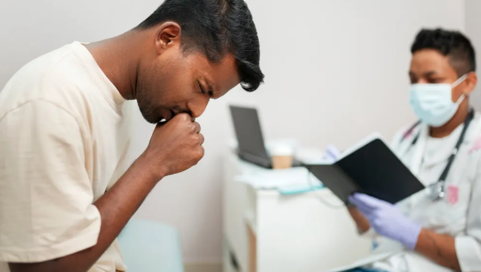 दिल्ली में बढ़ रहे डेंगू और स्वाइन फ्लू के मामले, जानिए लक्षण और बचाव के आसान तरीके