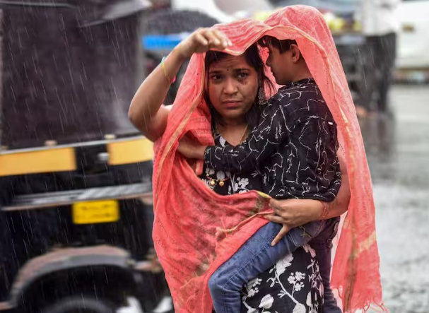 मौसम का बदला मिजाज, यूपी-बिहार समेत कई राज्यों में तेज बारिश का अलर्ट