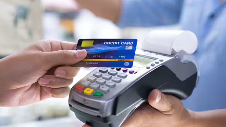 Credit Card: क्या बैंक में खाता होना जरूरी है? जानें बिना अकाउंट के कैसे मिल सकता है क्रेडिट कार्ड