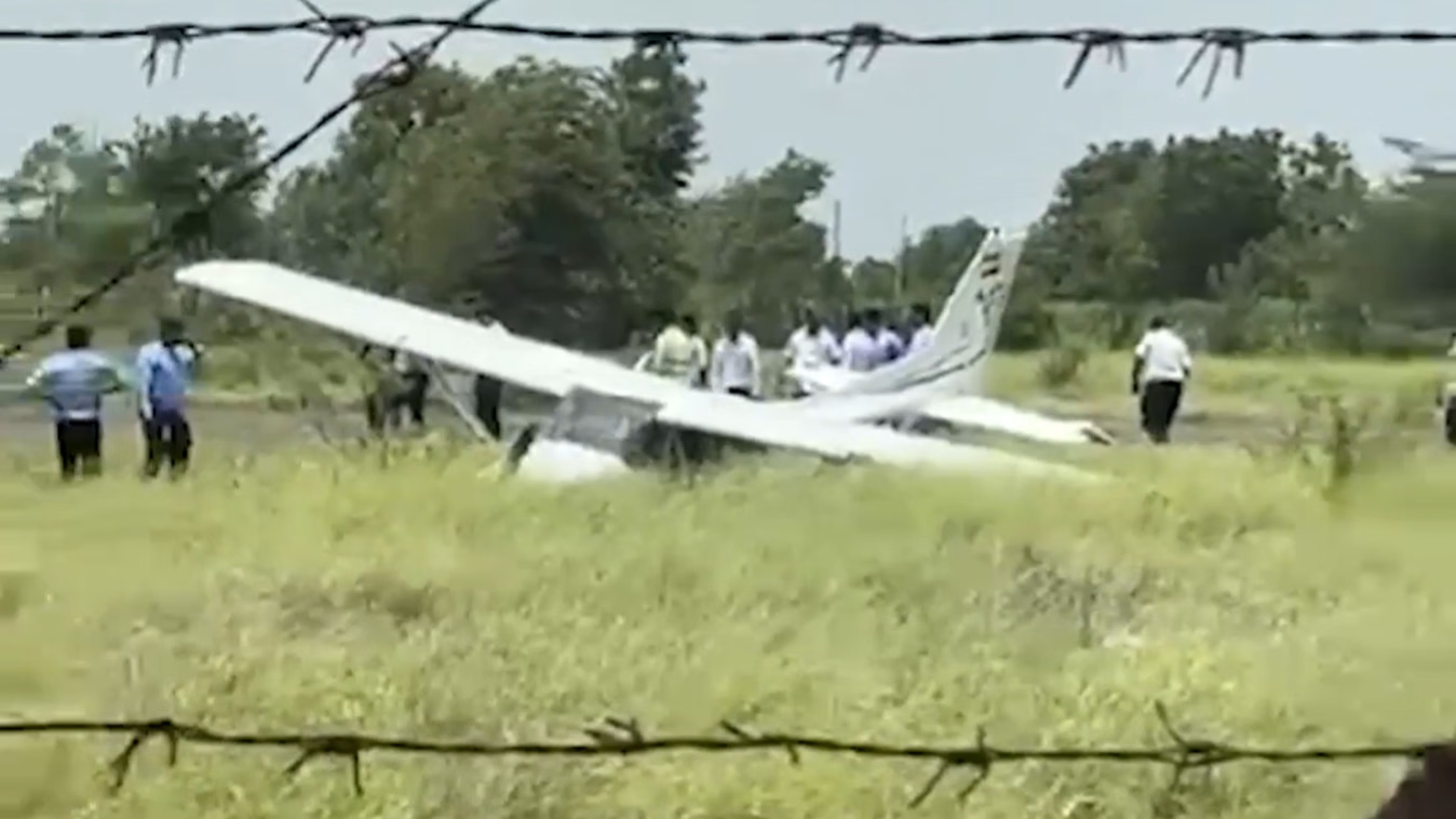 Baramati Plane Crash: बारामती एयरपोर्ट पर ट्रेनिंग विमान रनवे से उतरा, दो पायलट सुरक्षित; जानें पूरा मामला