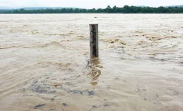 UP-Bihar Flood Alert: यूपी-बिहार में बाढ़ का खतरा, MP में भारी बारिश का अलर्ट; भोपाल में स्कूलों पर भी असर, जानें मौसम का पूरा अपडेट