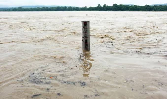 UP-Bihar Flood Alert: यूपी-बिहार में बाढ़ का खतरा, MP में भारी बारिश का अलर्ट; भोपाल में स्कूलों पर भी असर, जानें मौसम का पूरा अपडेट