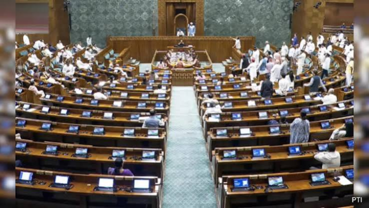 Parliament Monsoon Session: संसद में फिर आमने-सामने BJP-Congress, राहुल गांधी पर बरसे किरेन रिजिजू; अमित शाह के जवाब पर घमासान