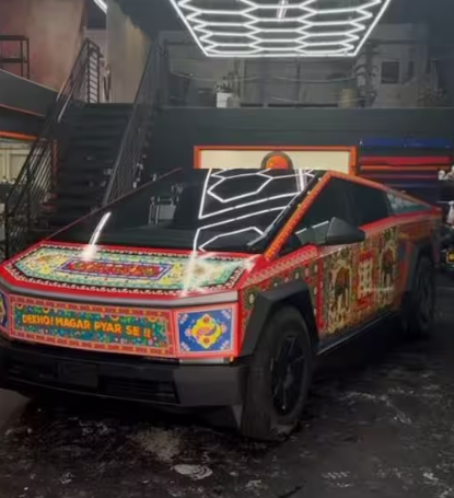 एलन मस्क की Tesla Cybertruck का हुआ देसी मेकओवर, ‘देखो मगर प्यार से’ लिखकर बना दिया इंडियन ट्रक