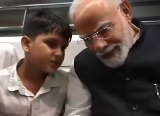 PM मोदी ने मेट्रो से किया सफर, SRCC के शताब्दी समारोह में हुए शामिल