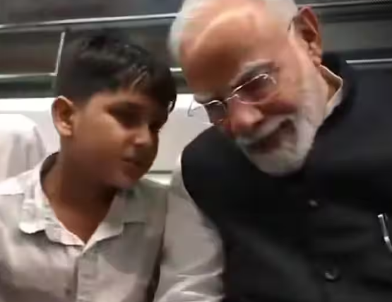 PM मोदी ने मेट्रो से किया सफर, SRCC के शताब्दी समारोह में हुए शामिल