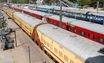 Railway Ticket Booking: ऑनलाइन टिकट बुकिंग में गड़बड़ी के आरोप, दिल्ली हाईकोर्ट ने रेल मंत्रालय और IRCTC से मांगा जवाब