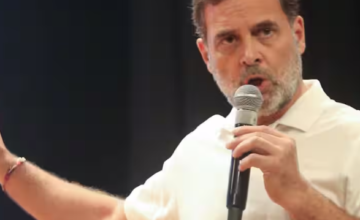 वोट चोरी के आरोपों पर राहुल गांधी का हमला, दिल्ली-मुंबई में विरोध प्रदर्शन
