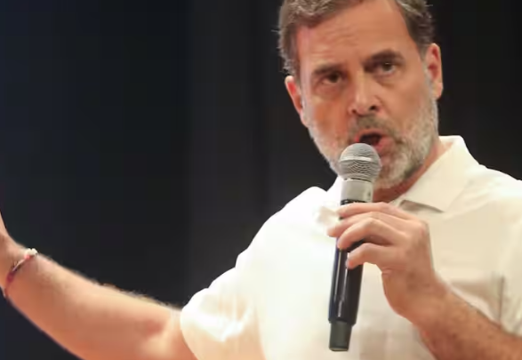 वोट चोरी के आरोपों पर राहुल गांधी का हमला, दिल्ली-मुंबई में विरोध प्रदर्शन