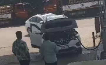 वडोदरा में CNG भरवाते समय कार में जोरदार धमाका, CCTV वीडियो वायरल