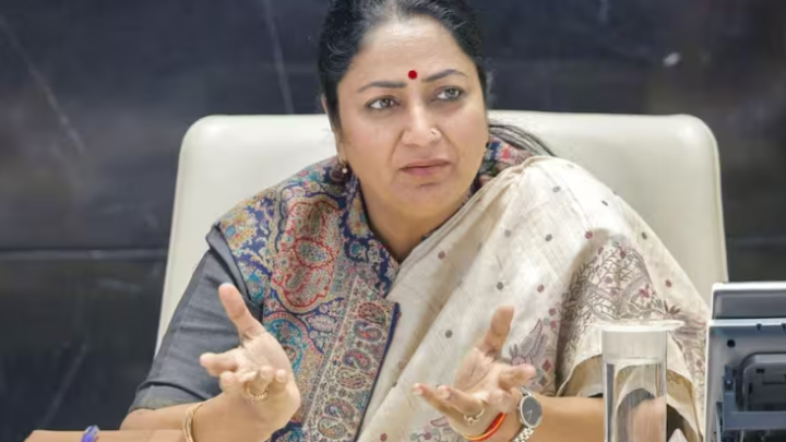रेखा गुप्ता के बयान पर कोर्ट ने दिल्ली पुलिस से मांगी रिपोर्ट, 15 अक्टूबर को अगली सुनवाई