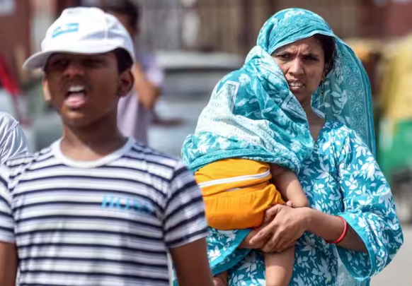 दिल्ली में अक्टूबर में भी गर्मी का असर, दोपहर में तेज धूप; 6 अक्टूबर से बारिश के आसार