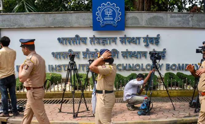 IIT बॉम्बे में काउंसलर के 30 पदों पर भर्ती, मिलेगी 1.60 लाख रुपये तक सैलरी, जानें आवेदन का तरीका
