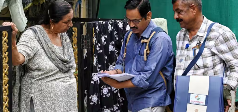 दिल्ली में वोटर लिस्ट में नाम जुड़वाने का मौका, 18 और 25 अक्टूबर को लगेंगे स्पेशल कैंप
