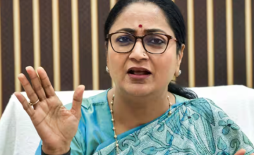 रेखा गुप्ता के वायरल वीडियो पर विवाद, CM ने बताया AI जनरेटेड; AAP ने दी मानहानि केस की चुनौती