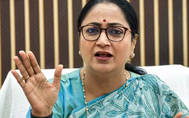 रेखा गुप्ता के वायरल वीडियो पर विवाद, CM ने बताया AI जनरेटेड; AAP ने दी मानहानि केस की चुनौती