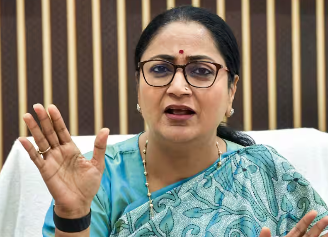 रेखा गुप्ता के वायरल वीडियो पर विवाद, CM ने बताया AI जनरेटेड; AAP ने दी मानहानि केस की चुनौती