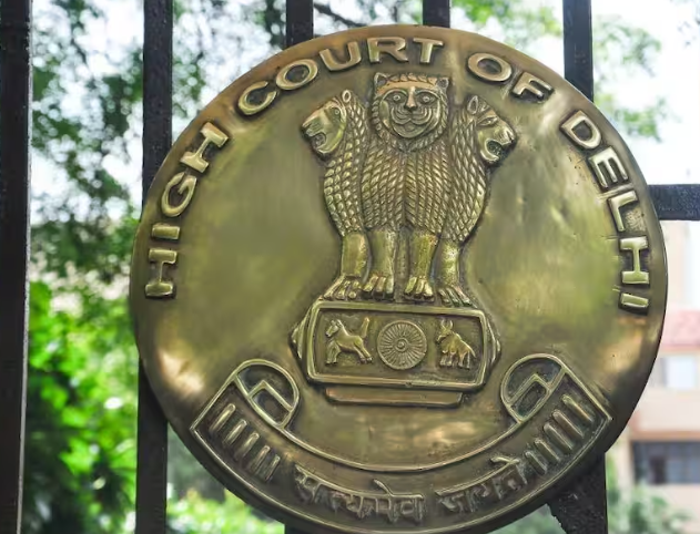 दिल्ली हाईकोर्ट का बड़ा फैसला: महिला पर भी लग सकती है गैंगरेप की धारा, जानें क्या है पूरा मामला
