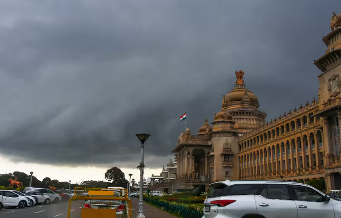 कर्नाटक विधानसभा को बम से उड़ाने का AI वीडियो पोस्ट करने वाला बिहार का युवक गिरफ्तार