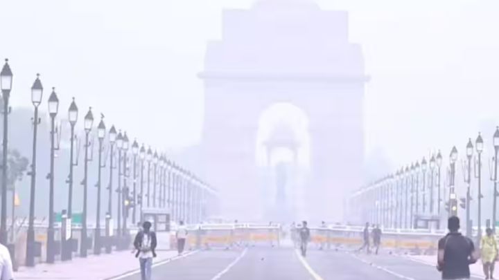दिल्ली-NCR में प्रदूषण से बिगड़े हालात, AQI 222 के पार; बारिश से मिल सकती है राहत