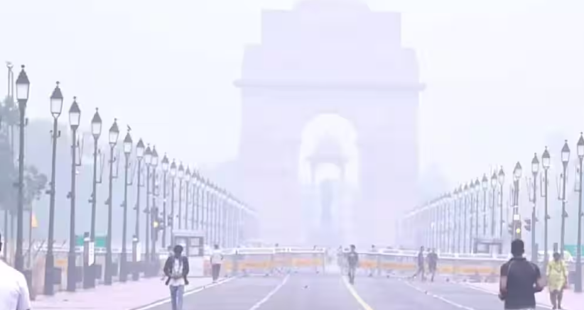 दिल्ली-NCR में प्रदूषण से बिगड़े हालात, AQI 222 के पार; बारिश से मिल सकती है राहत