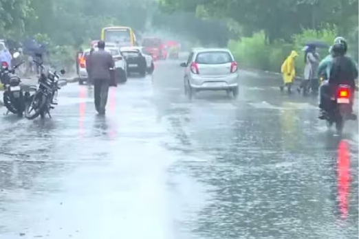 दिल्ली-NCR में चक्रवात अर्नब का असर, बारिश और तेज हवाओं से बढ़ेगी ठंड; AQI में सुधार की उम्मीद