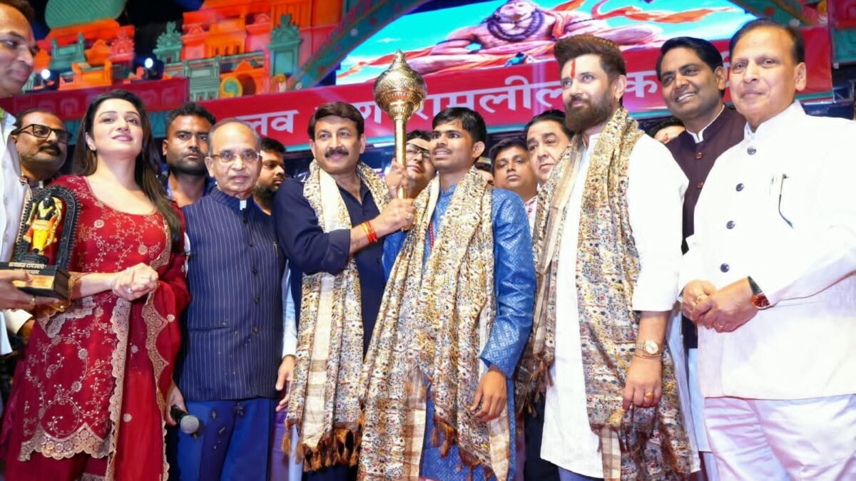 लव कुश रामलीला के मंच पर सुनील लोधी की हनुमान भजन क्लबिंग में उमड़ा जन सैलाब